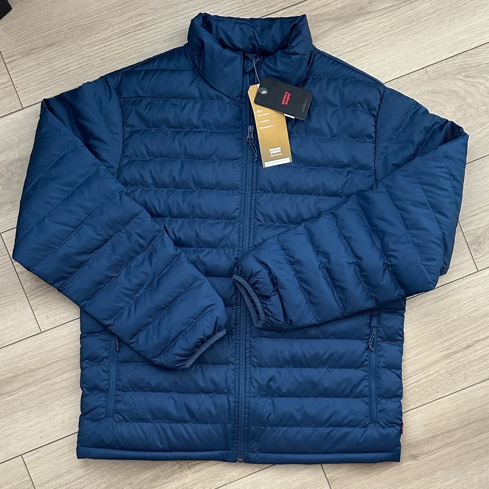 Levi’s NWT Men's Navy Blue Packable Puffer Jacket Size Medium